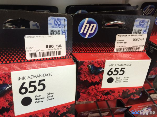 Картриджи HP с разной ценой лежат в магазине DNS